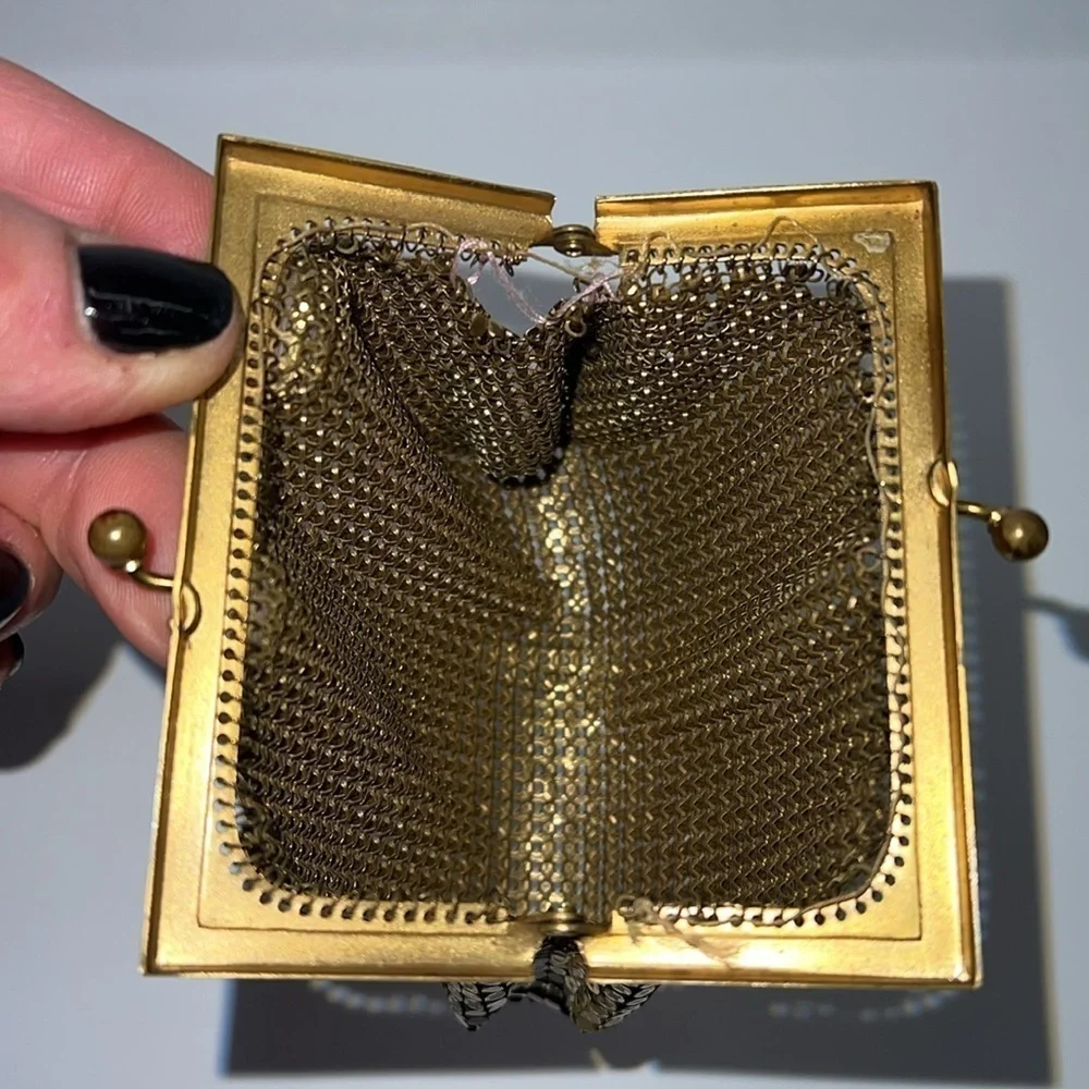 Whiting and Davis Metal Mesh Goldtone Kisslock Change Purse Wallet